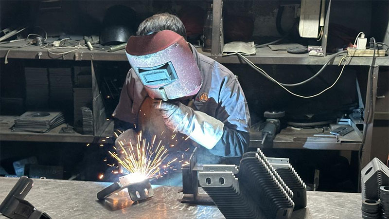 Tecnologia e serviços personalizados usam um novo auge do processamento de chapa metal