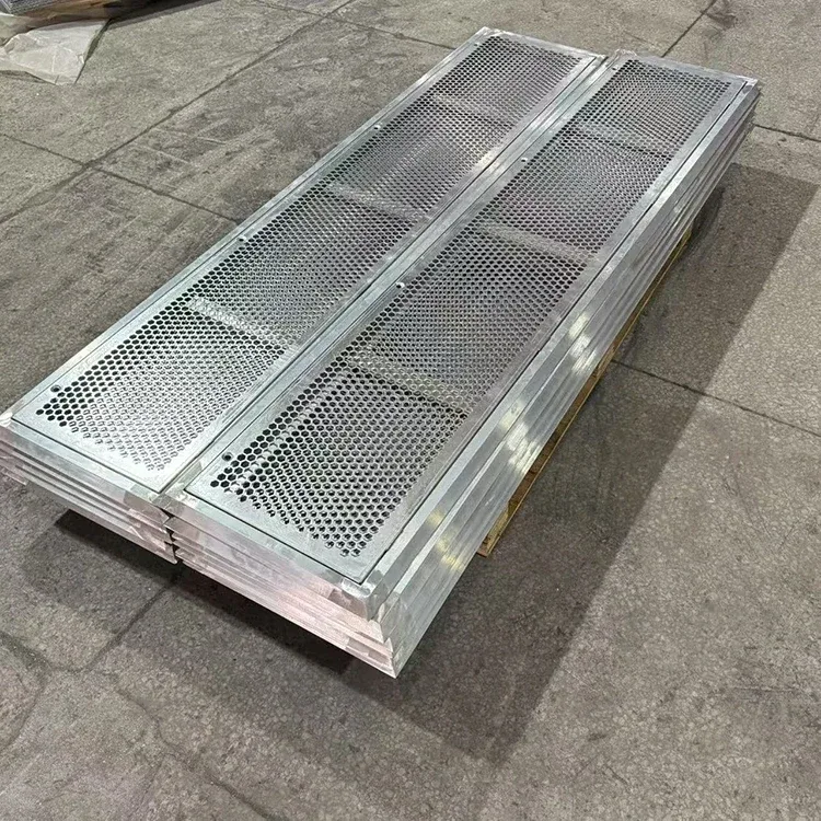 Painel de estrutura metálica perfurada